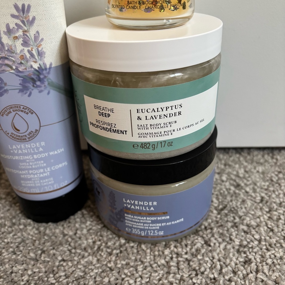 Bath and Body Works Body Scrub and Body Wash Bundle + Mini Candle - Picture 6 of 9